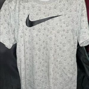 Nike Gray Dri-Fit tee. Men’s Medium. $10 (Reg. $19.99)